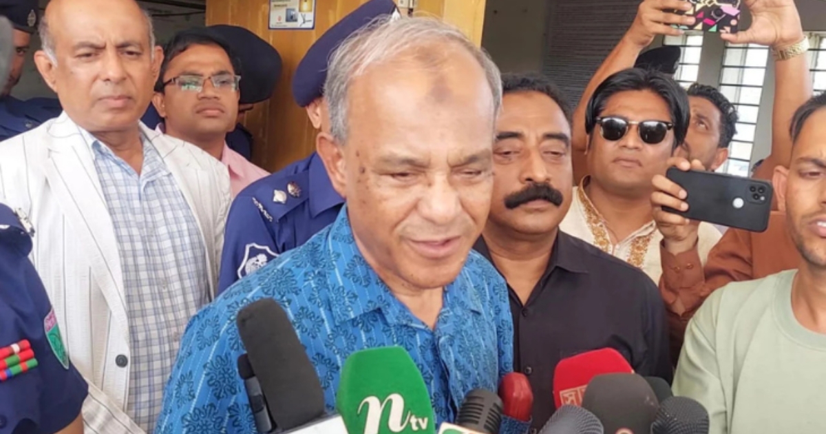 বন্দি বিনিময় চুক্তির মাধ্যমে শেখ হাসিনাকে ফেরানোর চেষ্টা করা হবে : স্বরাষ্ট্র উপদেষ্টা