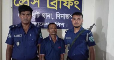 পুলিশ দেখে মোটরসাইকেল রেখে দেীড় , পকেটে মিলল ইয়াবা