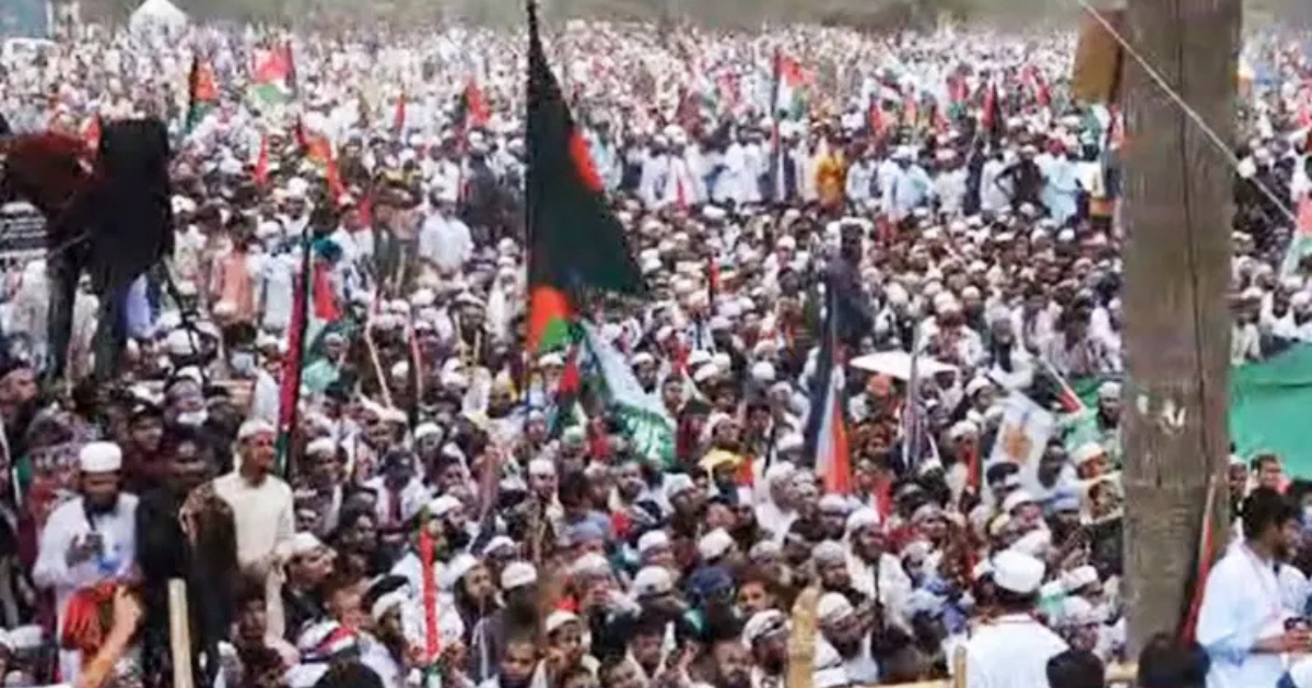 স্রোতের মতো আসছে মানুষ, কানায় কানায় পূর্ণ সোহরাওয়ার্দী উদ্যান