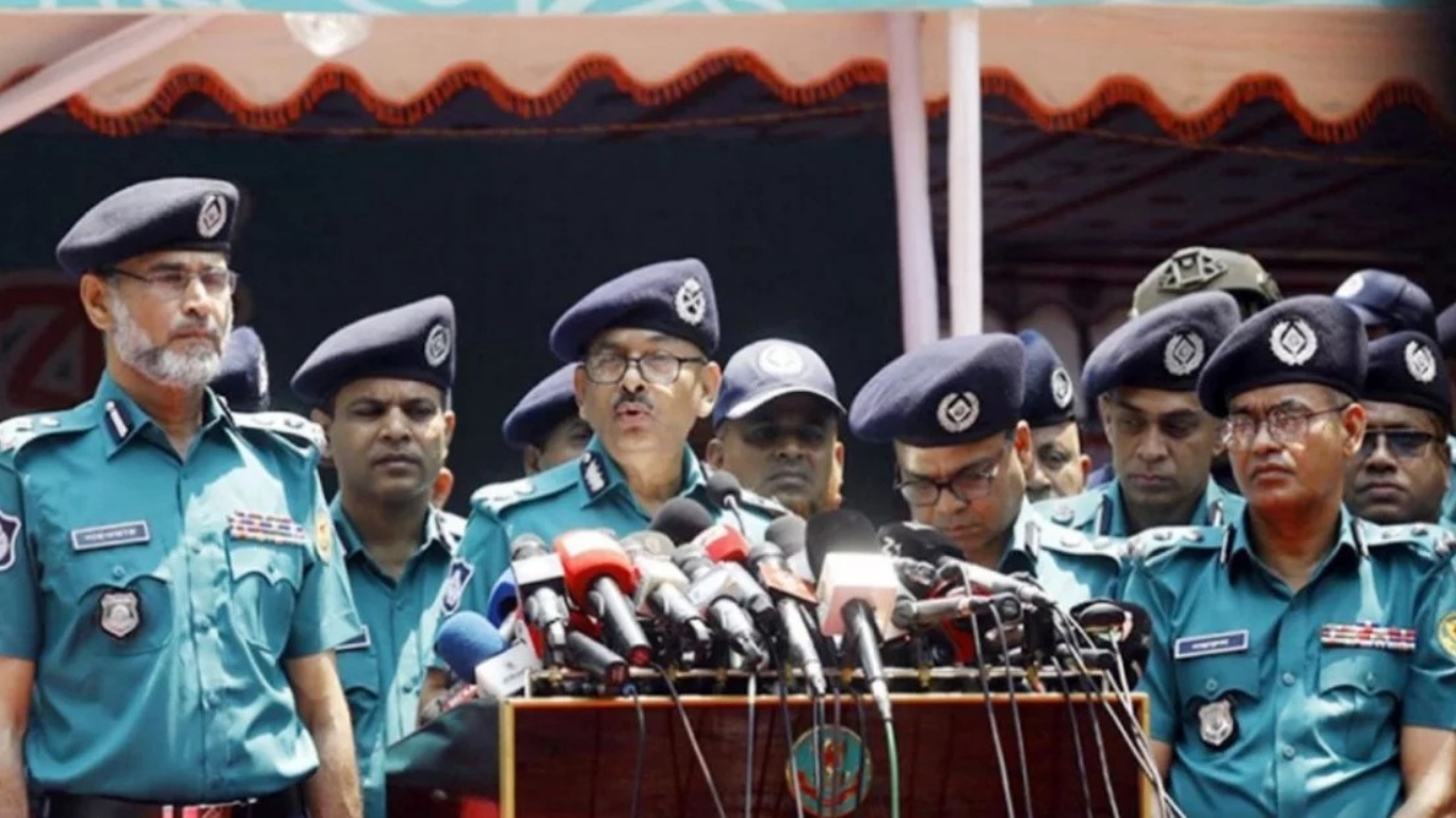 নববর্ষের মোটিফে আগুন দেওয়া দুর্বৃত্ত শনাক্ত : ডিএমপি কমিশনার