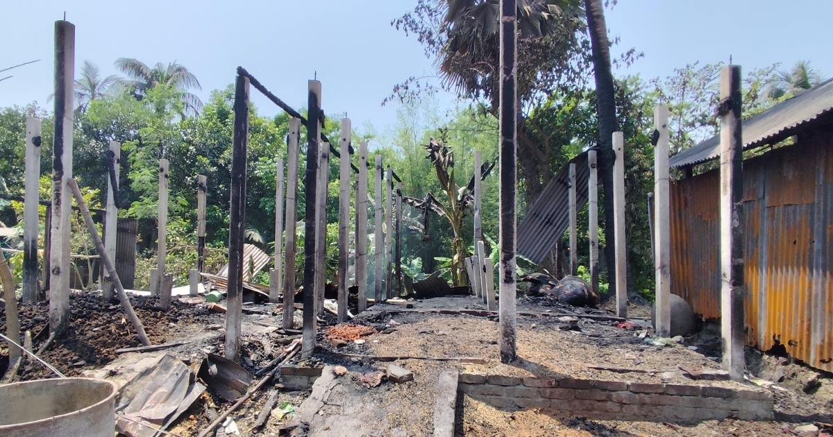 সিংগাইরে আগুনে পুড়ে নিঃস্ব দুই পরিবার, পুড়লো গরু ও টাকা