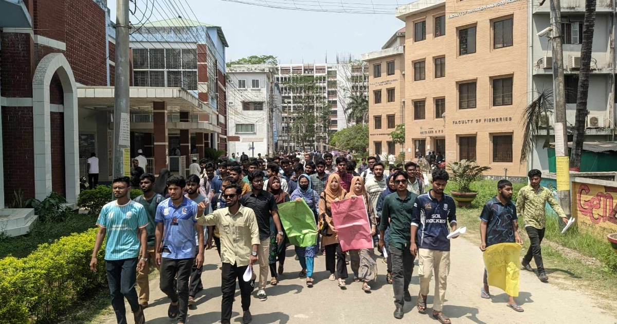 পবিপ্রবিতে কর্মকর্তা ও ড্রাইভার কতৃক শিক্ষার্থী হেনস্তা, প্রতিবাদ মিছিল ও স্মারকলিপি প্রদান