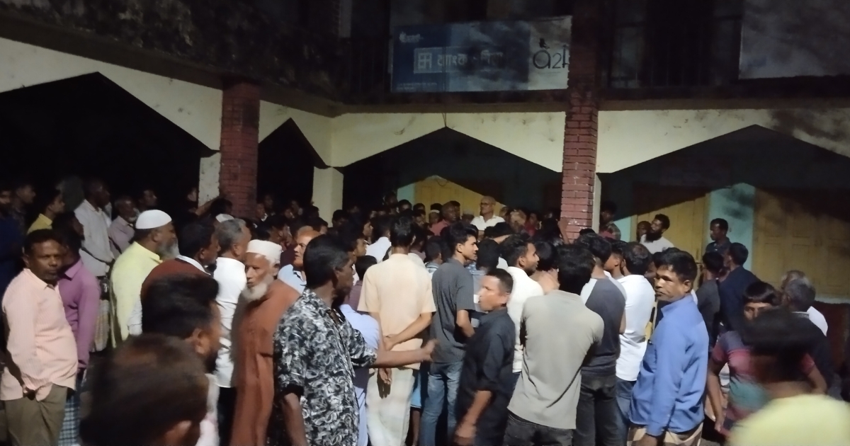 ডোমারে চেয়ারম্যান বাহিনীর প্রহারে প্রতিবাদী যুবক আহত
