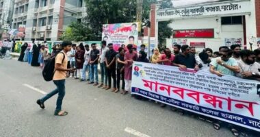 নাটোরে ছাত্রদল নেতা পারভেজ হত্যার প্রতিবাদে মানববন্ধন