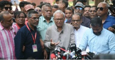 আওয়ামী লীগ কীভাবে রাজনীতি করবে সে দায়িত্ব সরকারের : রিজভী