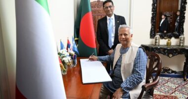 রোমে বাংলাদেশ হাউস পরিদর্শন করলেন প্রধান উপদেষ্টা