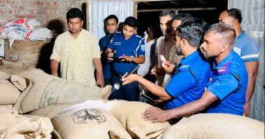 হিলিতে খাদ্যবান্ধব কর্মসূচির সাড়ে ৫ টন চাল জব্দ