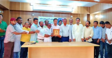 শহীদ সন্তোষ স্মৃতি ফাউন্ডেশনের আয়োজনে বাউল আরজ আলী সংবর্ধিত
