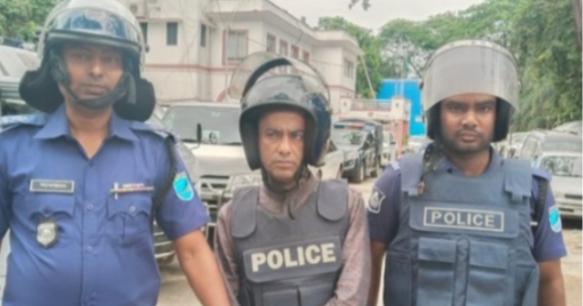 ২৫ মামলার আসামি শীর্ষ নৌ-ডাকাত গ্রেফতার