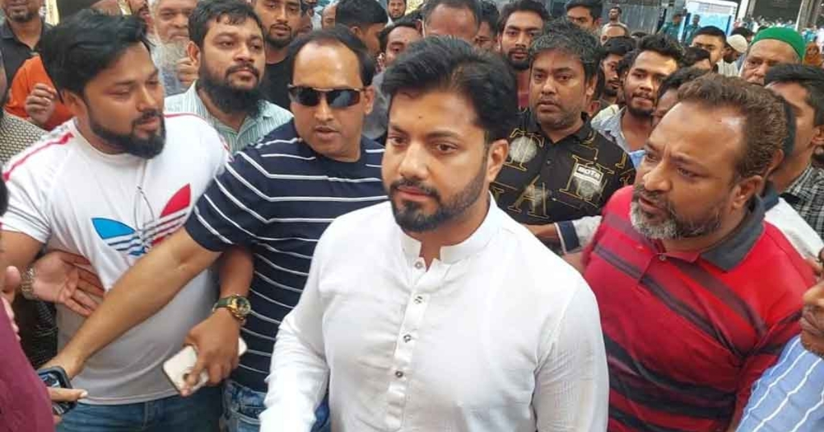 ইশরাক হোসেনকে মেয়র পদে দায়িত্ব বুঝিয়ে দিতে নগর ভবনে ঢাকাবাসী