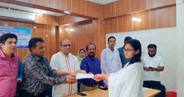 দুর্গাপুরে মেধাবী শিক্ষার্থীদের পাশে ডিএসকে