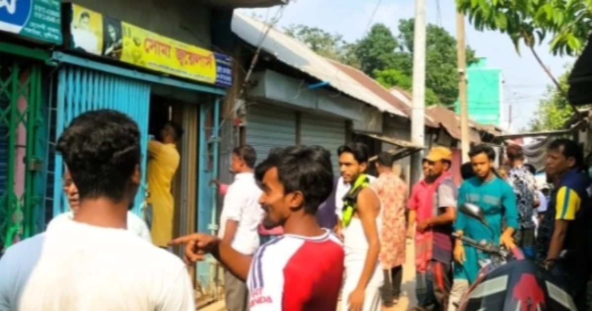 মুন্সিগঞ্জ দোকানে ঢুকে স্বর্ণকারকে ছুরিকাঘাত করে ৩ চেইন ছিনতাই