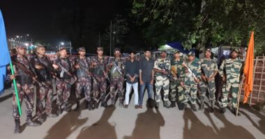সীমান্তে টিকটক করতে গিয়ে আটক দুই বাংলাদেশি, পতাকা বৈঠকে বিজিবি-বিএসএফ’র সমন্বয়ে শান্তিপূর্ণ প্রত্যর্পণ