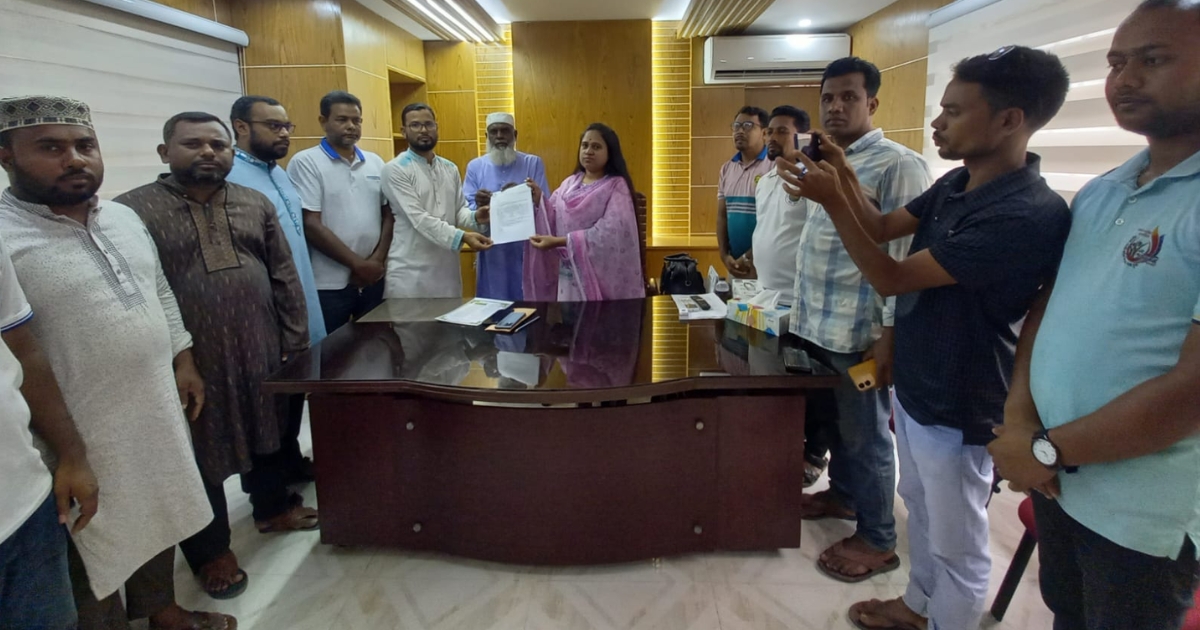 কয়রায় নৌ অ্যাম্বুলেন্সের দাবিতে জেলা প্রশাসক বরাবর স্মারকলিপি*