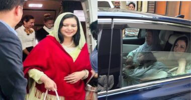 দীর্ঘ ১৭ বছর পর অসুস্থ মাকে দেখতে স্কয়ার হাসপাতালে ডা. জুবাইদা