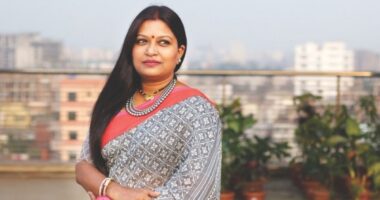 চয়নিকা চৌধুরীর বিরুদ্ধে গ্রেপ্তারি পরোয়ানা