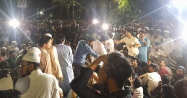 আওয়ামী লীগ নিষিদ্ধের দাবিতে এবার যমুনার সামনে অবস্থান নিয়েছে ইসলামী ছাত্রশিবির