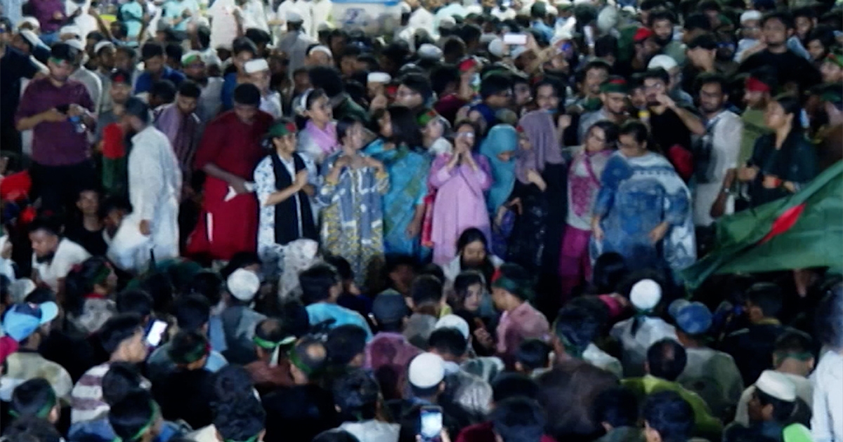 শাহবাগ ছেড়ে ইন্টারকন্টিনেন্টালের সামনে আন্দোলনকারীদের অবস্থান