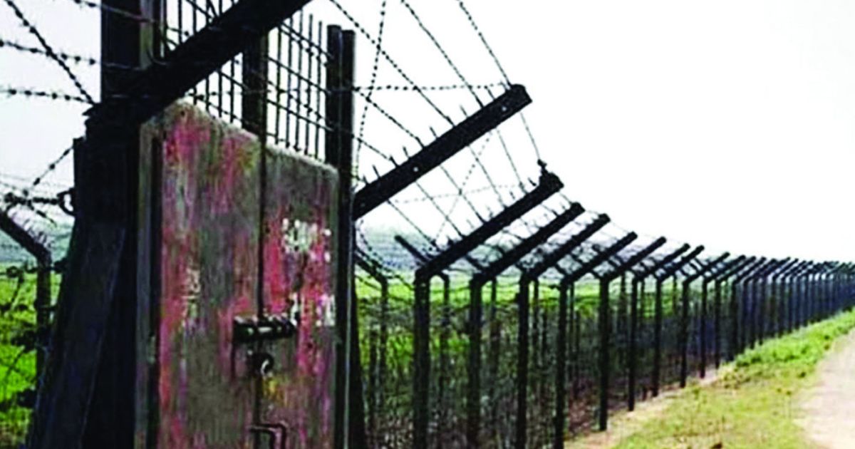 সীমান্তে ঘাস কাটতে বাধা, বিএসএফ জওয়ানের দুই আঙুল কাটল বাংলাদেশি