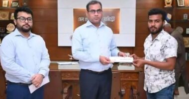 শিক্ষার্থীদের ধাওয়ায় আহত যুবলীগ নেতা পেলেন জুলাই যোদ্ধা অনুদান
