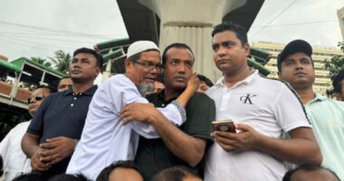 ছেলে হত্যার বিচারের দাবিতে বৃষ্টিতে ভিজে শাহবাগে ছাত্রদলের কর্মসূচিতে সাম্যের বাবা