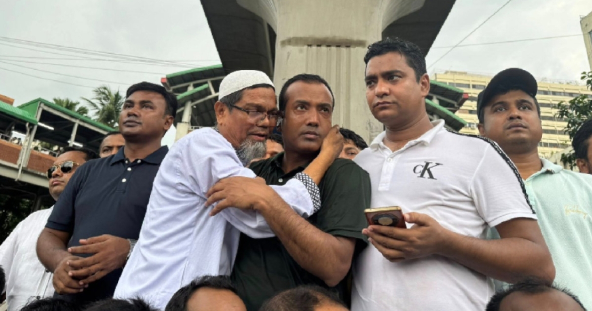 ছেলে হত্যার বিচারের দাবিতে বৃষ্টিতে ভিজে শাহবাগে ছাত্রদলের কর্মসূচিতে সাম্যের বাবা