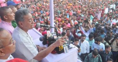 গণতান্ত্রিক প্রক্রিয়ায় ফিরতে সেনাপ্রধান বক্তব্য দিলে সমস্যা কোথায় : আমীর খসরু