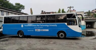 পবিপ্রবির নতুন বাসে বিশ্ববিদ্যালয়ের ভুল নাম: শিক্ষকের দায়িত্ববোধ নিয়ে প্রশ্ন