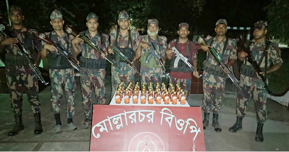 রৌমারী সীমান্তে বিজিবির হাতে ৪৬ বোতল মদ জব্দ