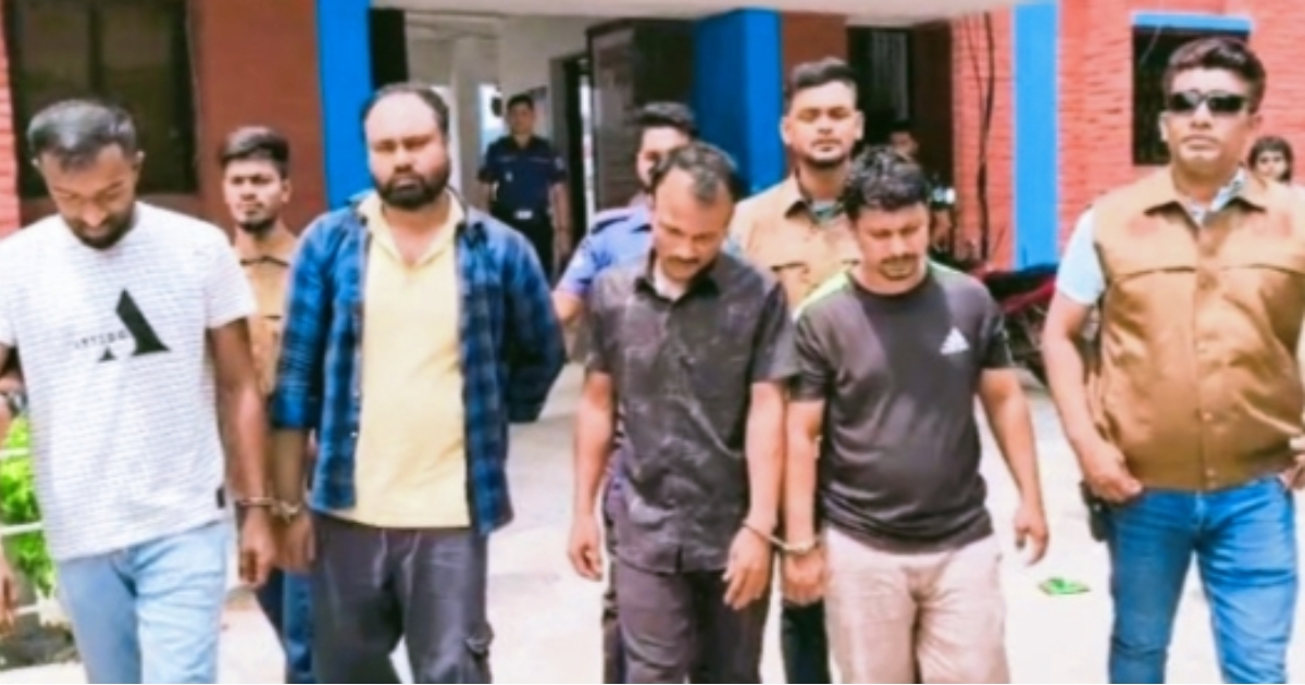 ডিবি পুলিশ পরিচয়ে তেলসহ গাড়ি ডাকাতি ৫৭ তেলের ব্যারেলসহ ৪ ডাকাত গ্রেফতার