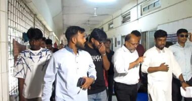 ভোলাবাসীর পাঁচদফা দাবি আদায়ে জোরালো আন্দোলন: সিভিল সার্জন ও তত্ত্বাবধায়কের সঙ্গে মতবিনিময়