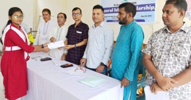 গলাচিপায় ৫০ জন মেধাবী শিক্ষার্থীর মাঝে বৃত্তি প্রদান