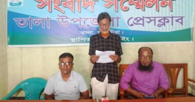 তালার মাগুরায় পৈত্রিক সম্পত্তি দখলের প্রতিবাদে সংবাদ সম্মেলন