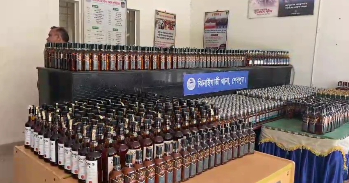 সীমান্তবর্তী এলাকায় পুলিশের অভিযানে বিপুল পরিমাণ ভারতীয় মদ উদ্ধার
