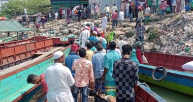 মুন্সিগঞ্জ টঙ্গীবাড়ীর দিঘীরপাড়ের খেয়াঘাট টি যেন মরণফাঁদ