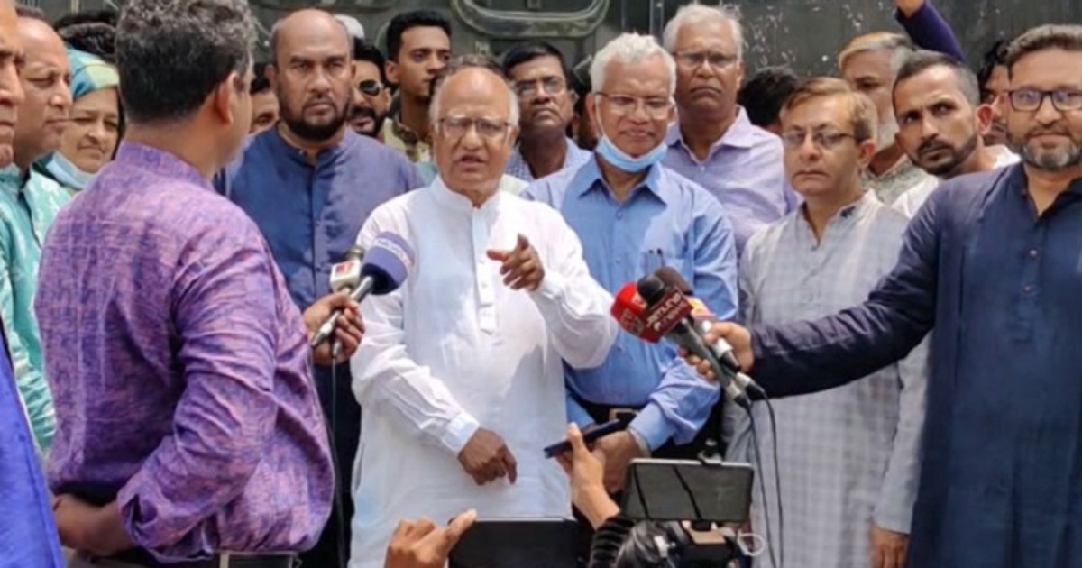 ডিসেম্বরে নির্বাচন দিয়ে নির্বাচিত সরকারের হাতে ক্ষমতা হস্তান্তর করে সসম্মানে যেতে পারেন : খন্দকার মোশাররফ
