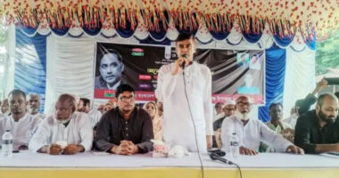 এই সরকারকে ডিসেম্বরের মধ্যে নির্বাচনের রোডম্যাপ ঘোষণা করতে বাধ্য করবো : বিএনপি নেতা আজাদ