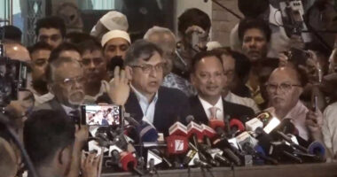 প্রধান উপদেষ্টা জাতীয় ঐক্যের প্রতীক,তিনি রাগের বশে কোনও সিদ্ধান্ত নেবেন না, নিরপেক্ষ থাকবেন : সালাহউদ্দিন