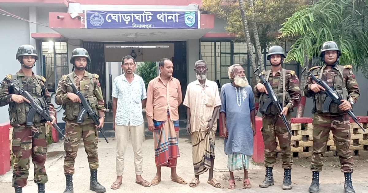 দিনাজপুরে চাঁদা উত্তলনের সময় সেনাবাহিনীর হাতে ৪ জন আটক