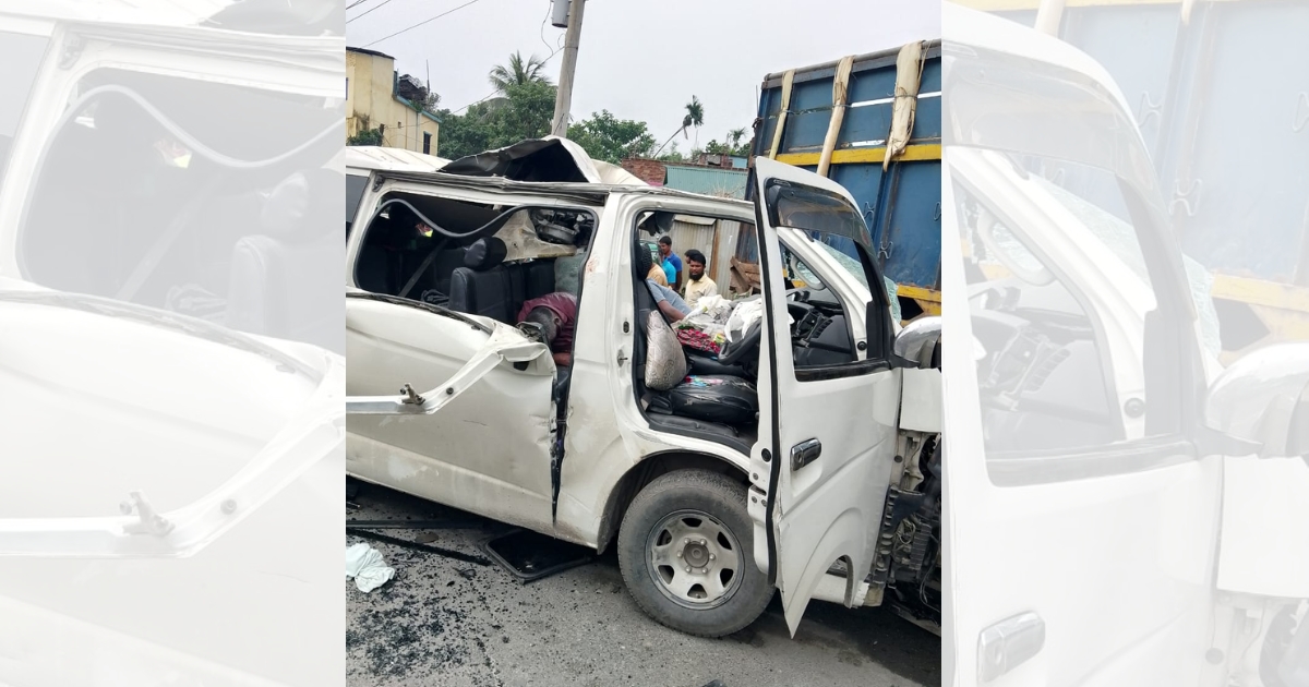 ঢাকা-টাঙ্গাইল মহাসড়কে ট্রাকের পিছনে মাইক্রোবাসের ধাক্কায়,নিহত ৩