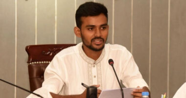 ঈদযাত্রা নির্বিঘ্ন করতে সরকার সচেষ্ট রয়েছে : উপদেষ্টা আসিফ