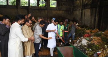 রাতের মধ্যেই কোরবানির বর্জ্য অপসারণ করা হবে : আসিফ মাহমুদ