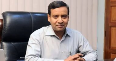 ‘জামায়াতকে এক পকেটে, বিএনপিকে আরেক পকেটে রাখছেন ড. ইউনূস : গোলাম মাওলা রনি