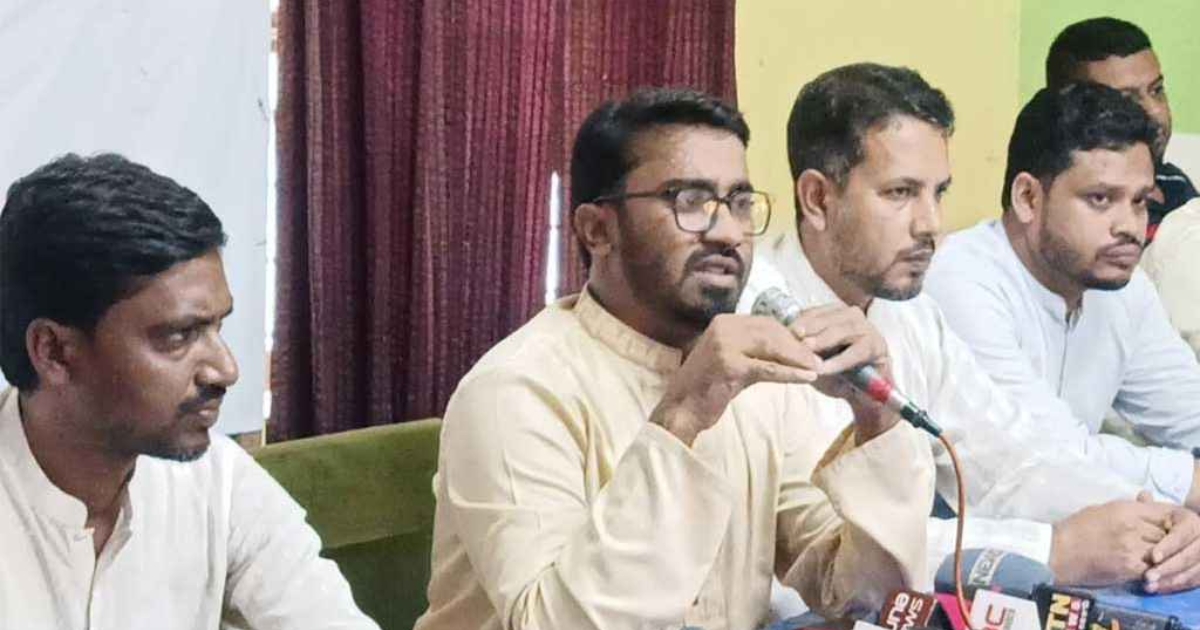 হাসিনা যদি বাপের বেটি হয়,তবে বিদেশে বসে উসকানি না দিয়ে দেশে এসে রাজনীতি করুক : রাশেদ খান