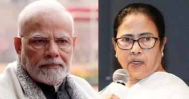 বাংলাদেশের সাথে মোদিকে ’কঠোরভাবে’ কথা বলার আহ্বান মমতার