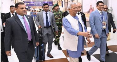 যুক্তরাজ্য সফর শেষে দেশে ফিরলেন প্রধান উপদেষ্টা