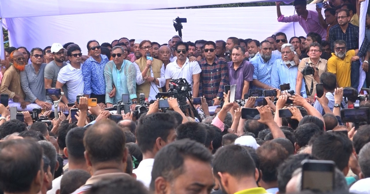 পিছনের দরজা দিয়ে বিএনপি কখনোই ক্ষমতায় আসেনি ,জনগণের ম্যান্ডেটই আমাদের একমাত্র শক্তি : চসিক মেয়র
