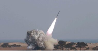 রাতে ইয়েমেন থেকেও ইসরায়েলে চালানো হয়েছে ক্ষেপণাস্ত্র হামলা