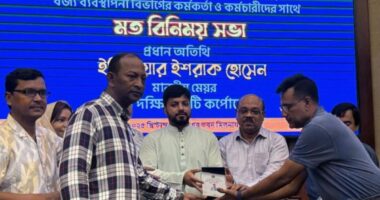 সরকারি শপথ না পেয়ে নিজ উদ্যোগে মেয়রের দায়িত্বে ইশরাক হোসেন ,নামের আগে লেখা ‘মাননীয় মেয়র’