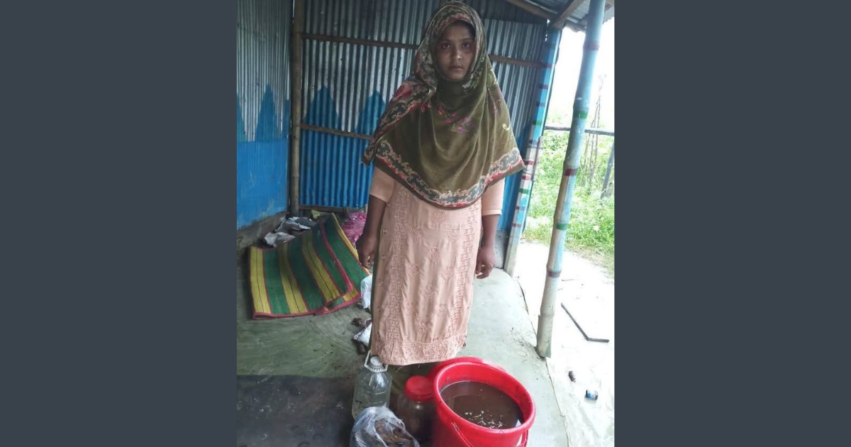 নাটোরে দেশীয় মদ প্রস্তুতকারী এক নারীকে আটক করেছে সেনাবাহিনী
